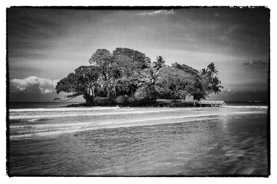 taprobane-island-sri-lanka-black-and-white-for-ninety-one-days
